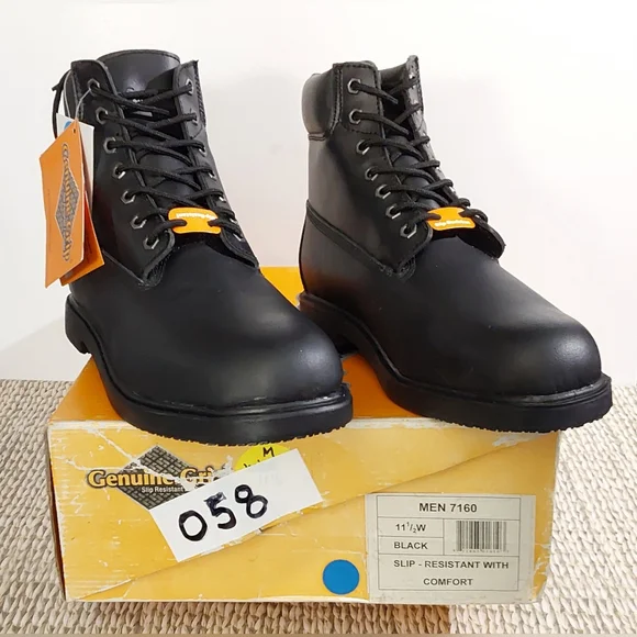 NIB GENUINE GRIP Men's Boots SIZE 11.5W / #058 - Picture 7 of 9